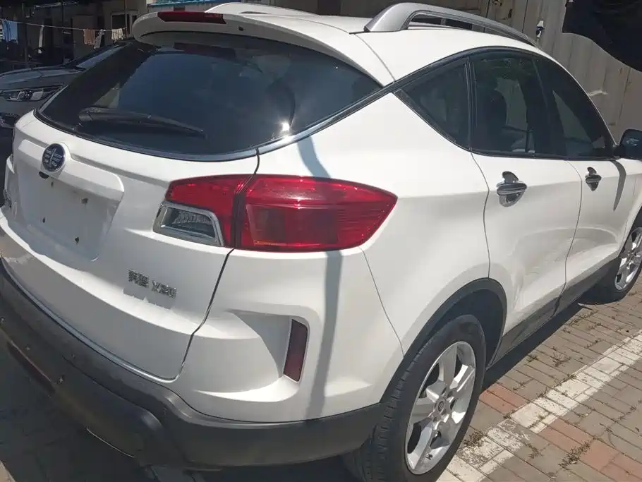 Besturn X80 2.0 L Auto Luxury