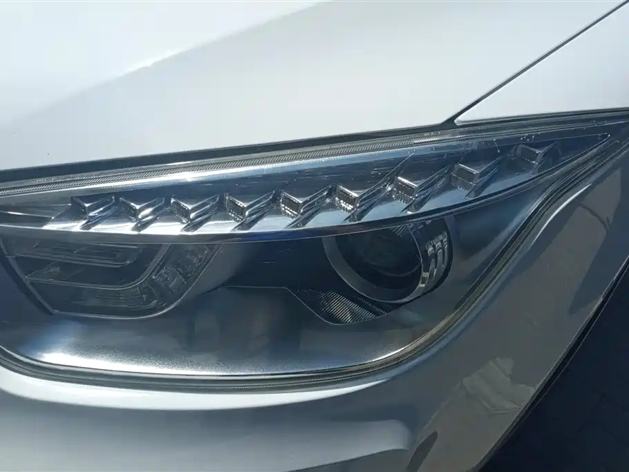 Besturn X80 2.0 L Auto Luxury