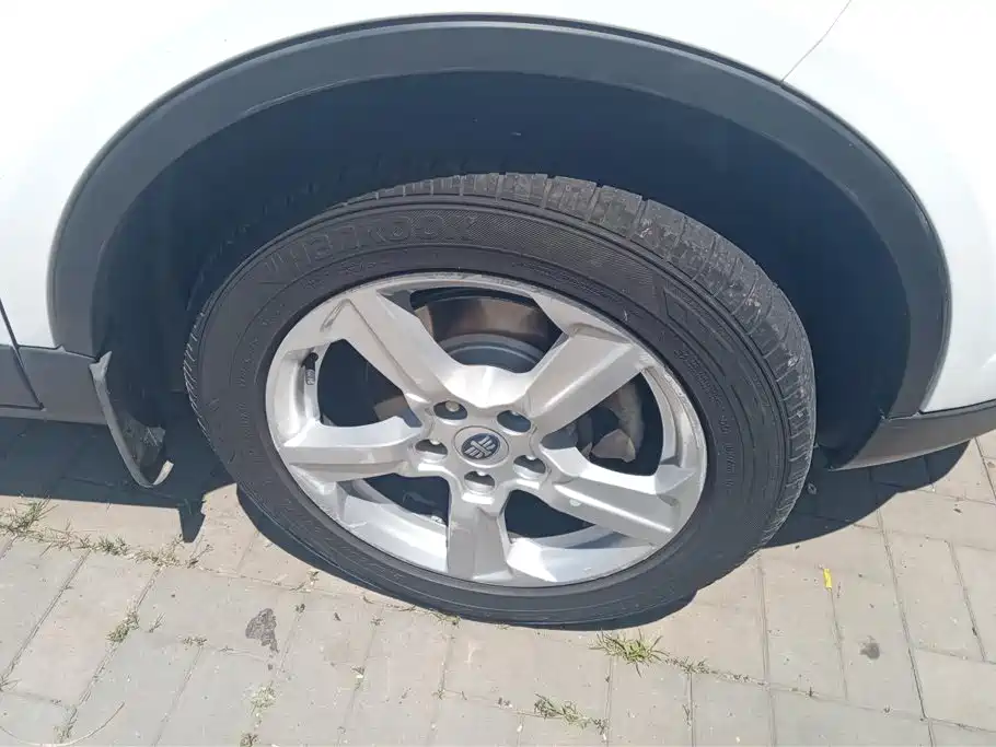 Besturn X80 2.0 L Auto Luxury