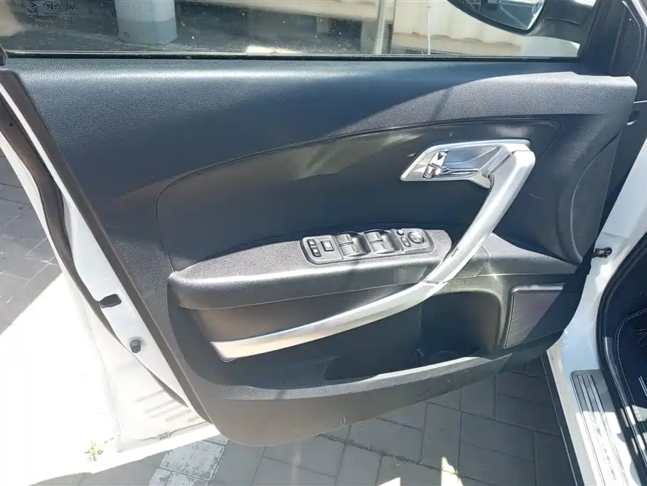 Besturn X80 2.0 L Auto Luxury
