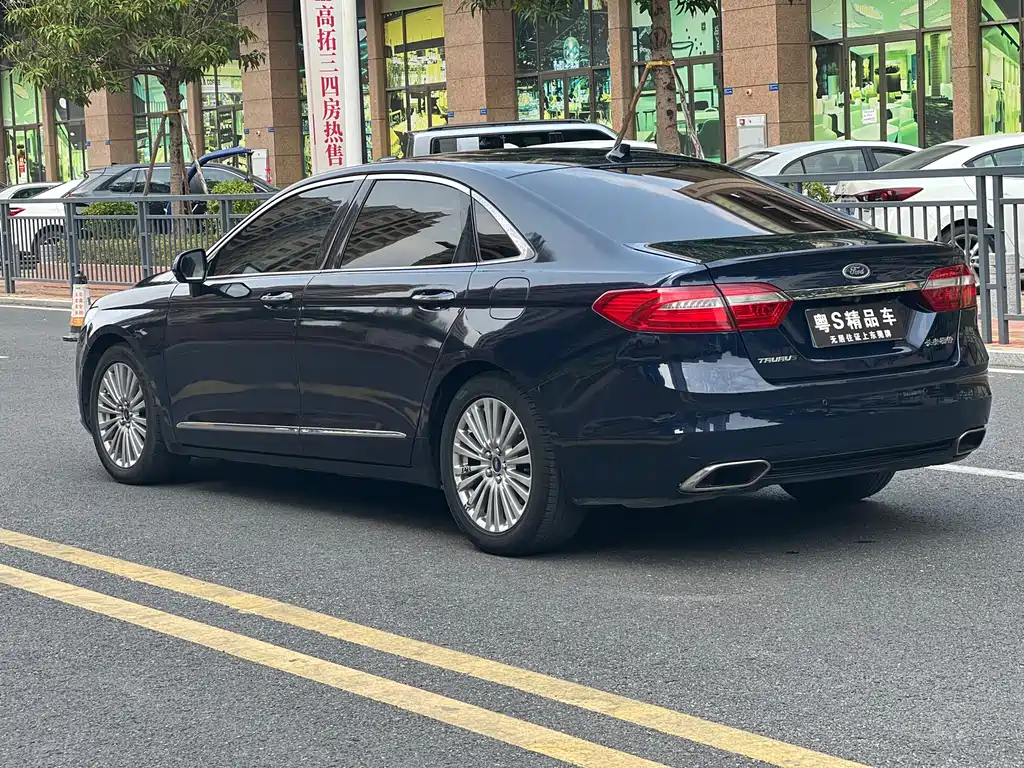 Taurus EcoBoost 245 Luxury