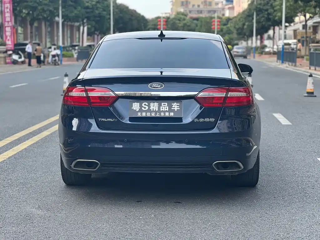 Taurus EcoBoost 245 Luxury