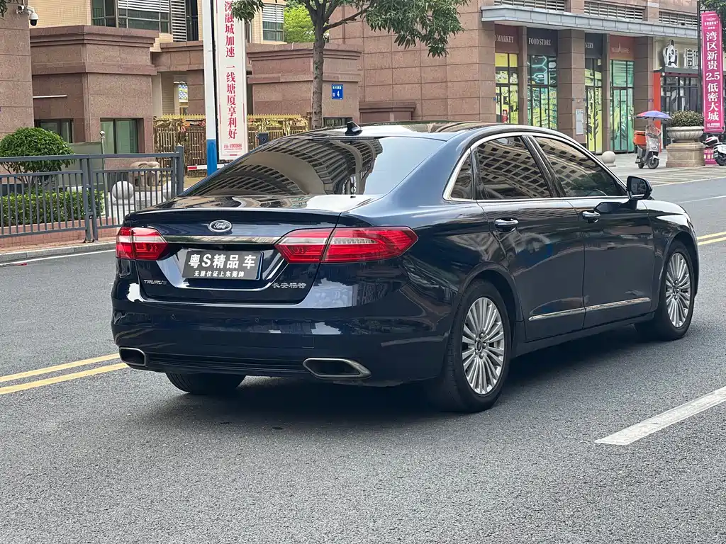 Taurus EcoBoost 245 Luxury