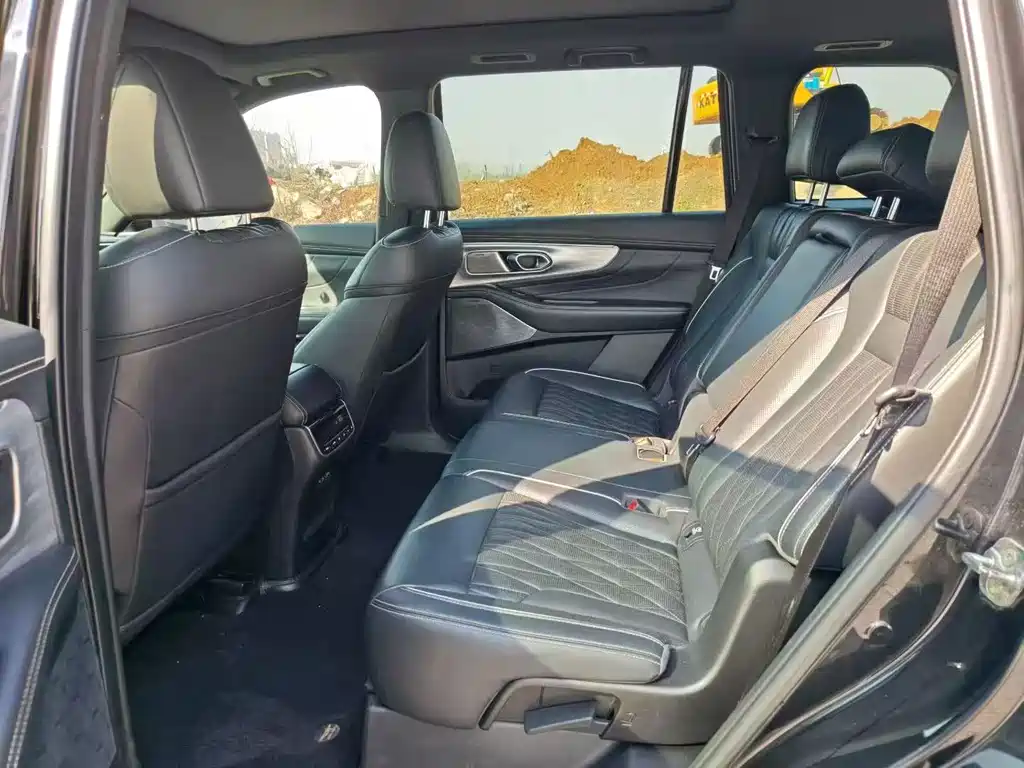 GAC Trumpchi GS8 Navigator Series 2.0 TGDI 4 WD Luxury Connected (7-seat)
