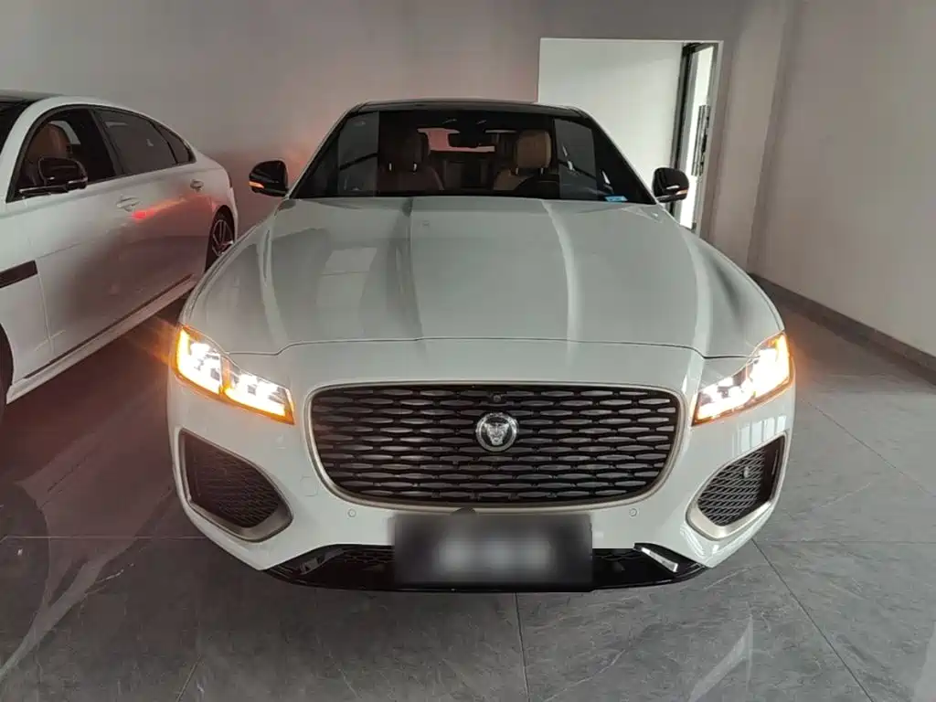 Jaguar XFL 2.0 T P300 4 WD Flagship Sport Gilt
