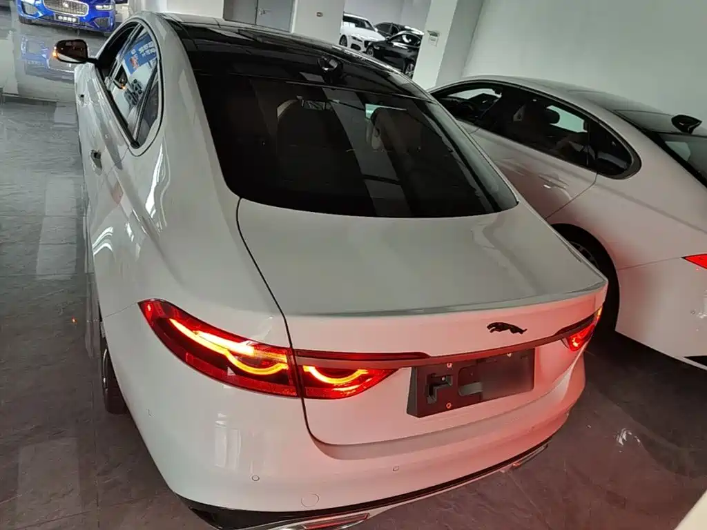 Jaguar XFL 2.0 T P300 4 WD Flagship Sport Gilt