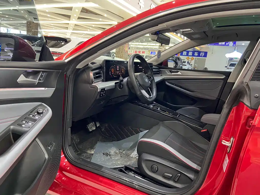 Lamando Lamando L 280 TSI DSG Spicy Cool