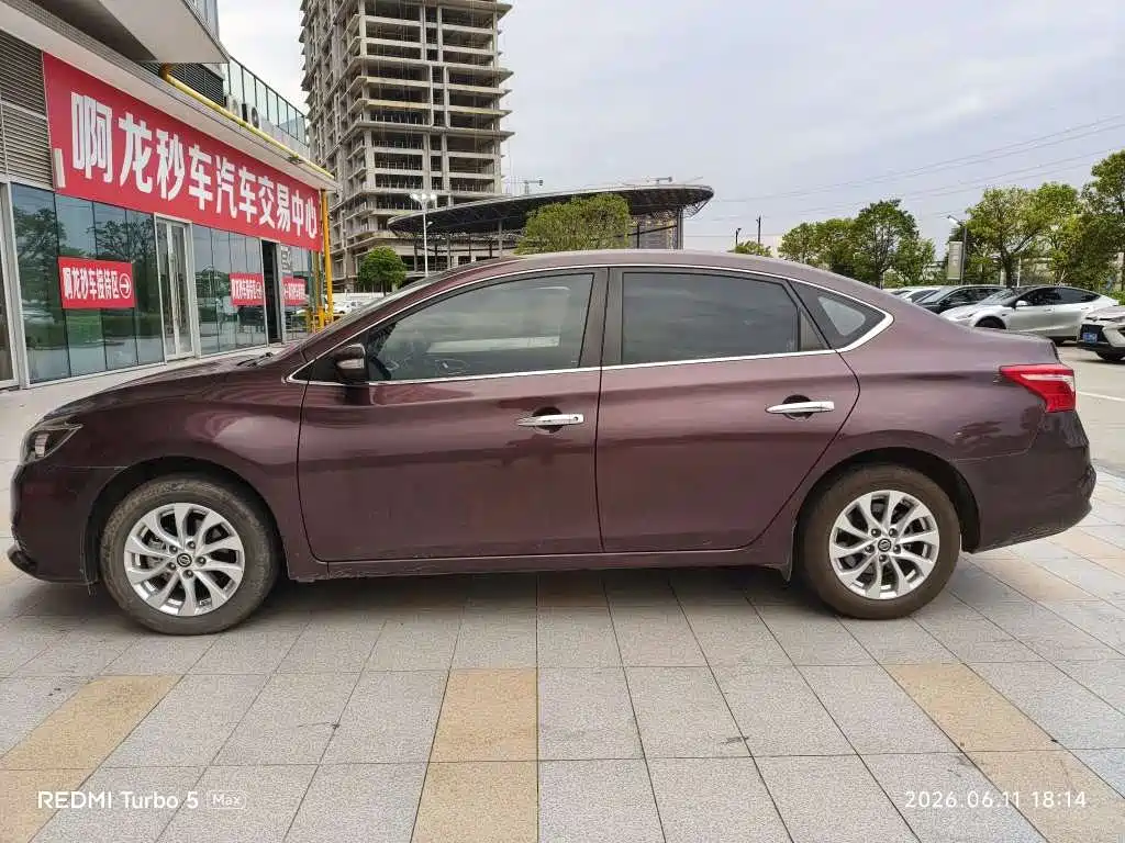 Sylphy 1.6 XV CVT Connected Premium CN-V