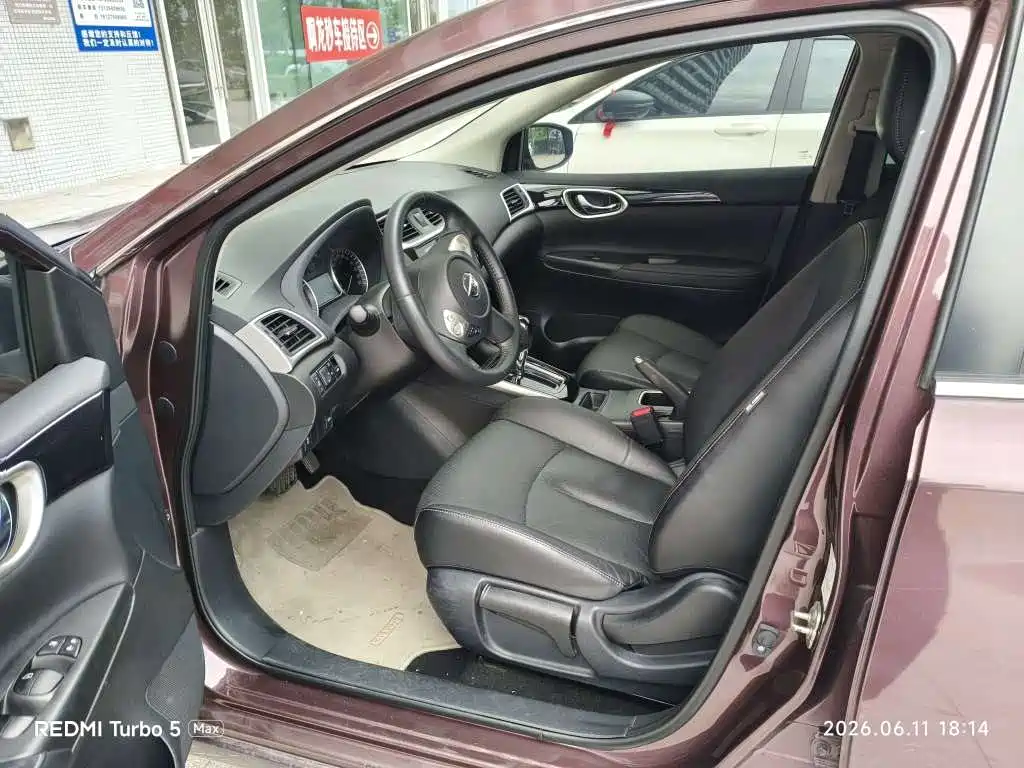 Sylphy 1.6 XV CVT Connected Premium CN-V
