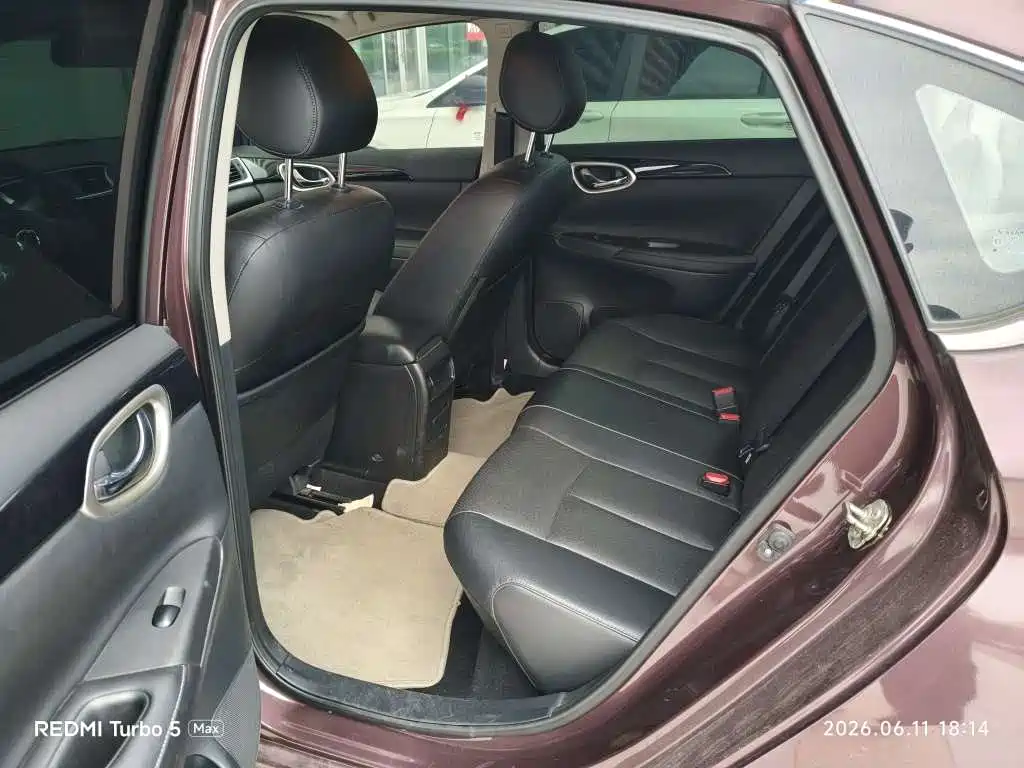 Sylphy 1.6 XV CVT Connected Premium CN-V