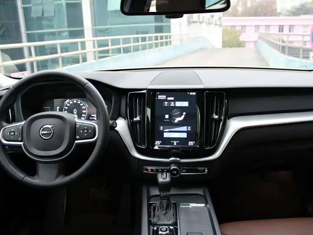 Volvo XC60 T5 4 WD Smart Ease CN-V