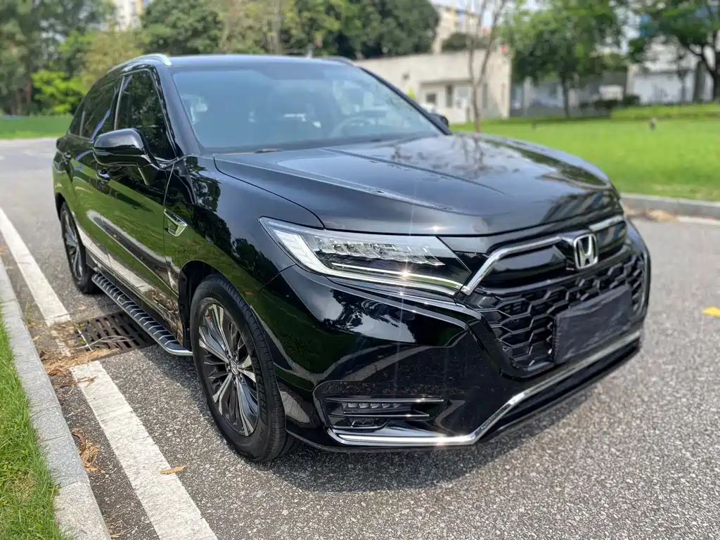 Honda UR-V 370 TURBO 2 WD Graceful