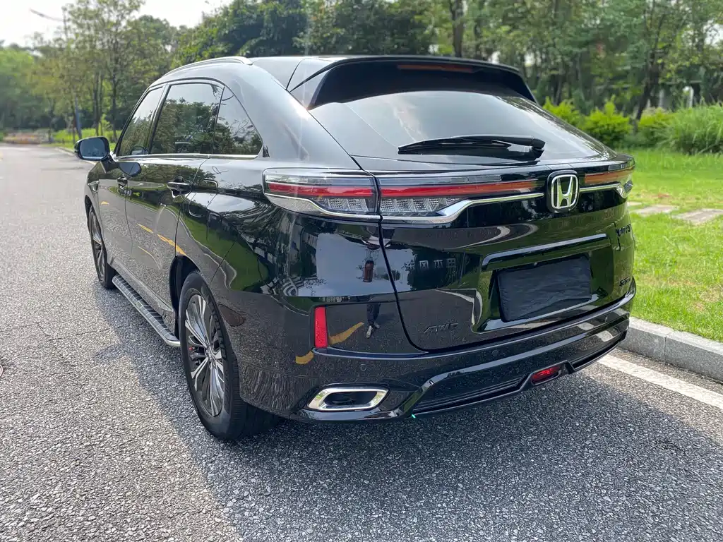 Honda UR-V 370 TURBO 2 WD Graceful