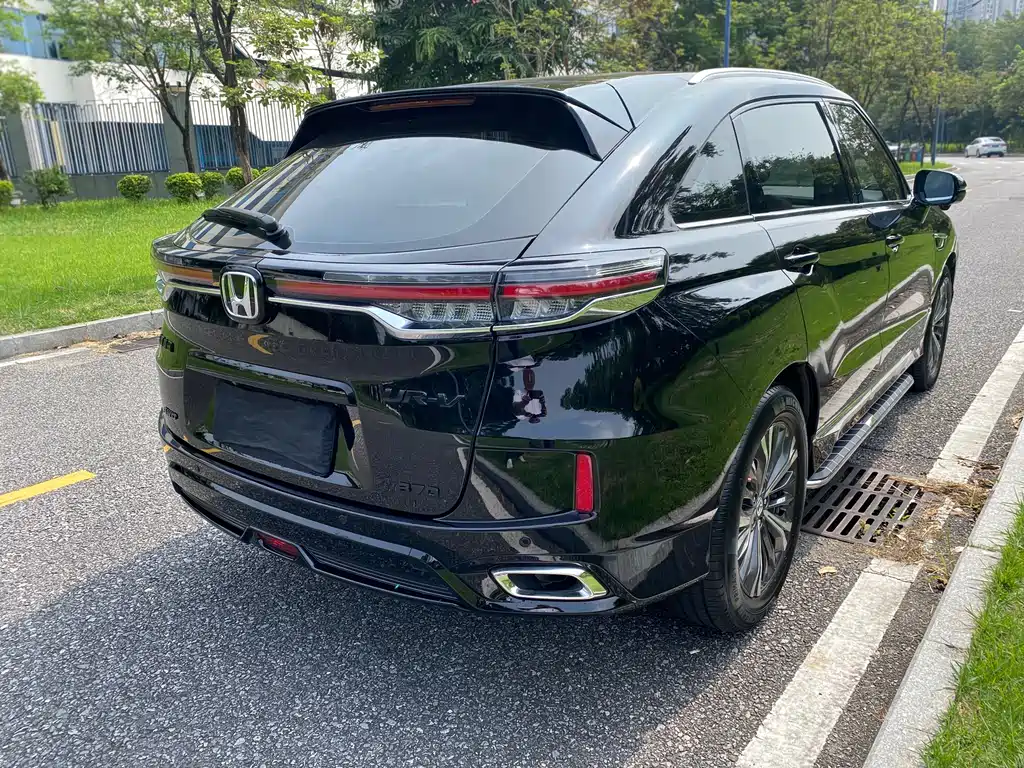 Honda UR-V 370 TURBO 2 WD Graceful