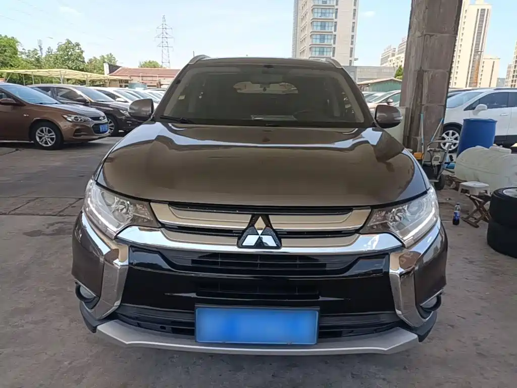 Outlander 2.0 L 2 WD Glory 5-seat