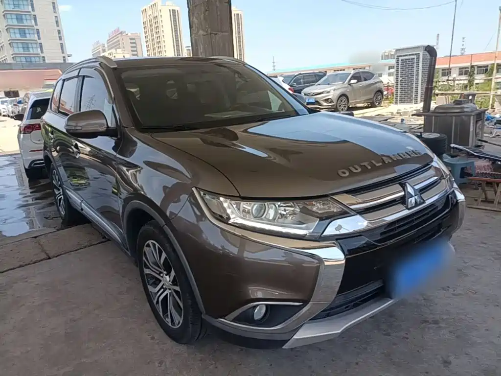 Outlander 2.0 L 2 WD Glory 5-seat