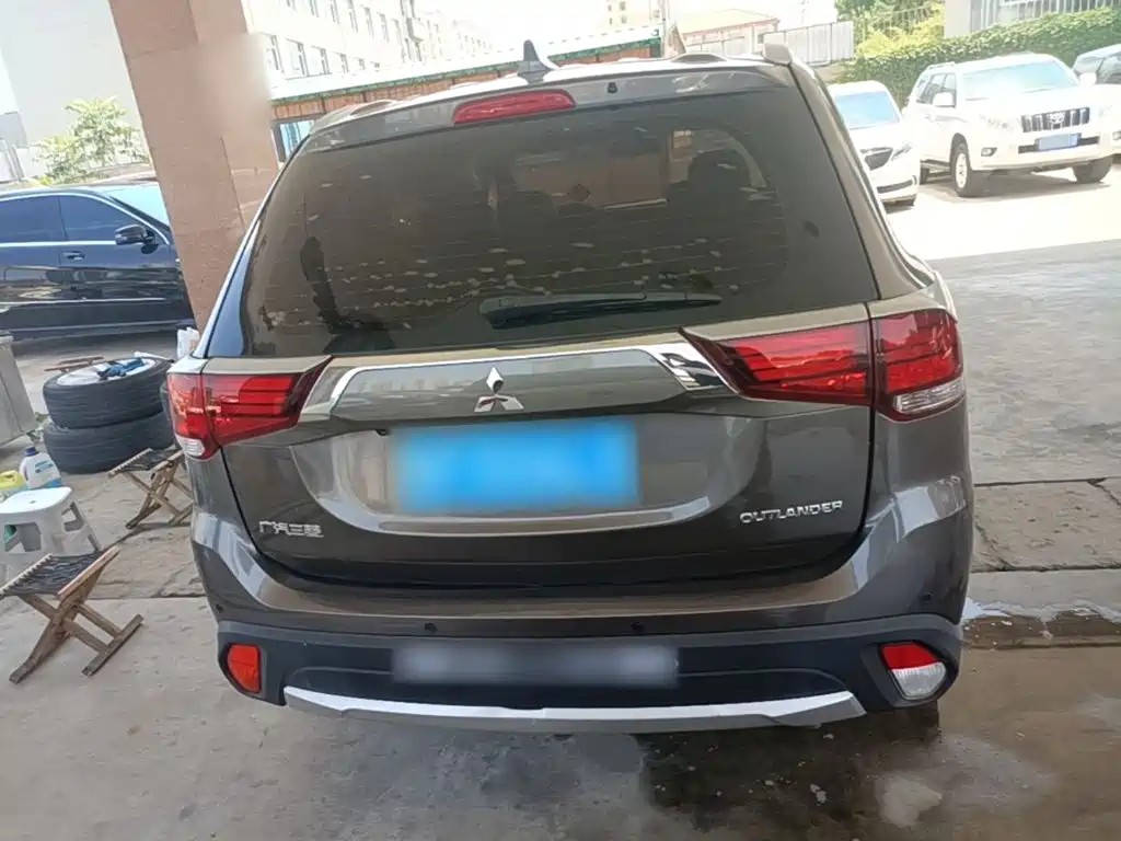 Outlander 2.0 L 2 WD Glory 5-seat