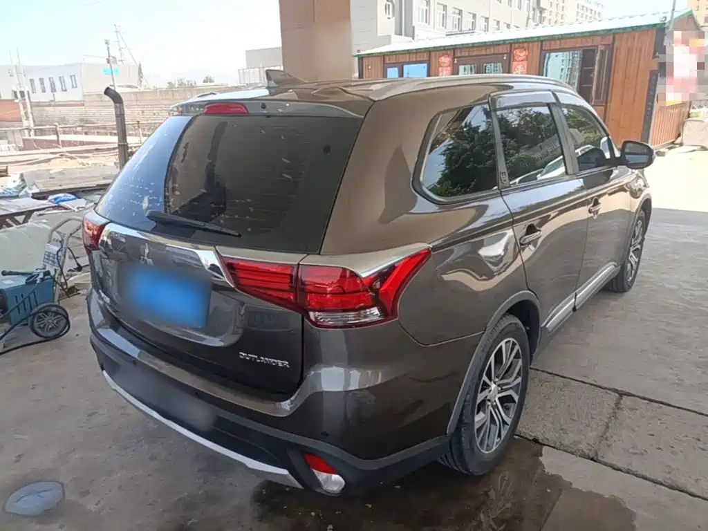 Outlander 2.0 L 2 WD Glory 5-seat