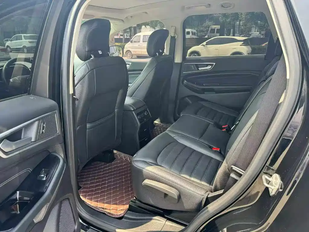 Edge EcoBoost 245 2 WD Grand Sharp 7-seat CN-V