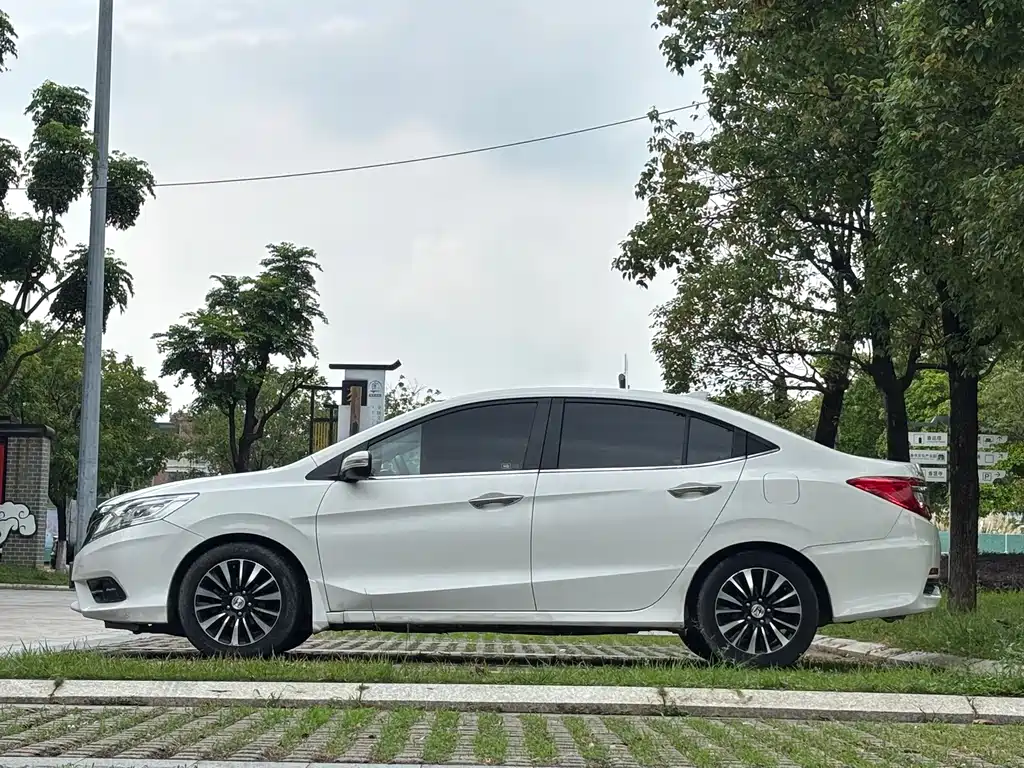 Crider 1.8 L Auto Comfort
