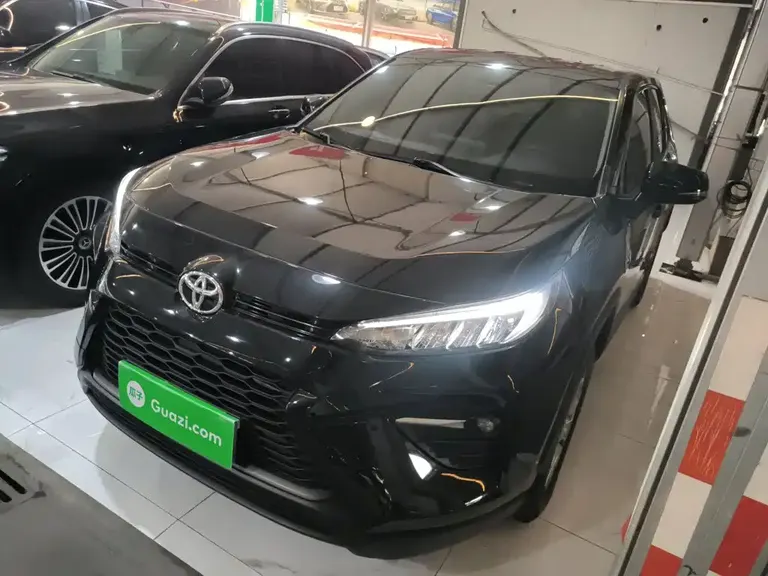 Toyota Wildlander 2.0 L CVT 2 WD Leading