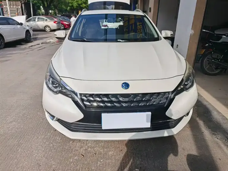 Venucia T90 2.0 L CVT Smart Style