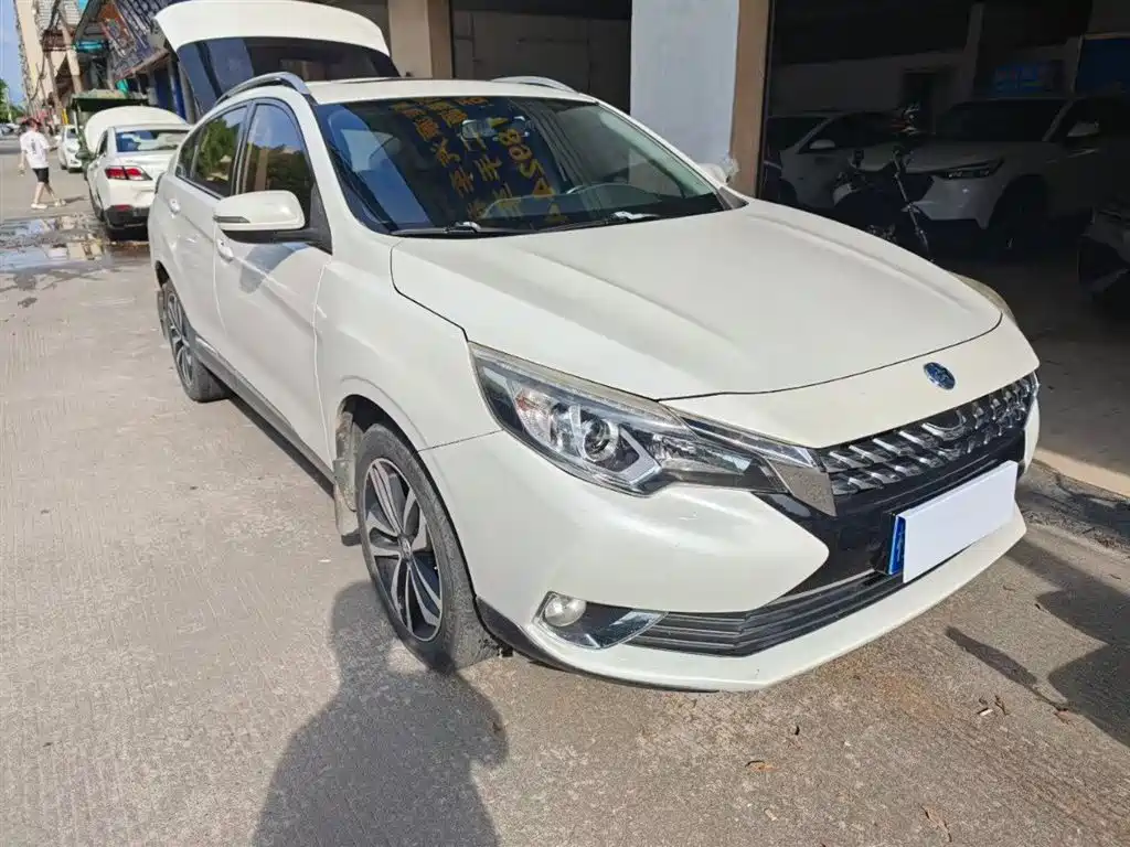 Venucia T90 2.0 L CVT Smart Style