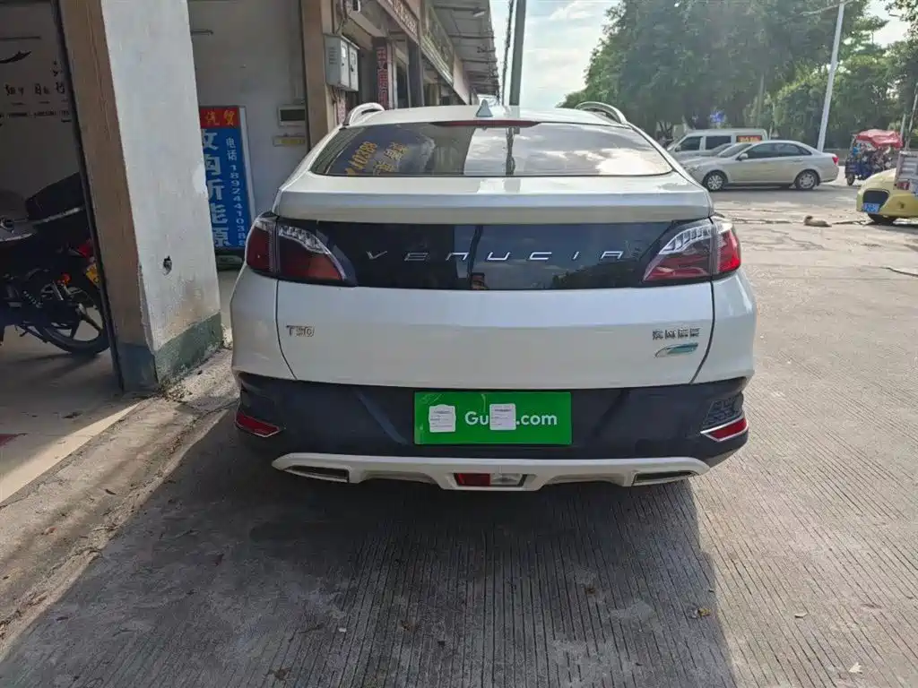 Venucia T90 2.0 L CVT Smart Style