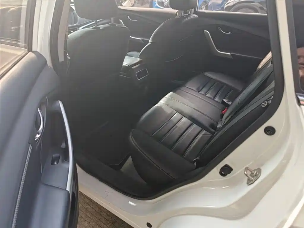 Venucia T90 2.0 L CVT Smart Style