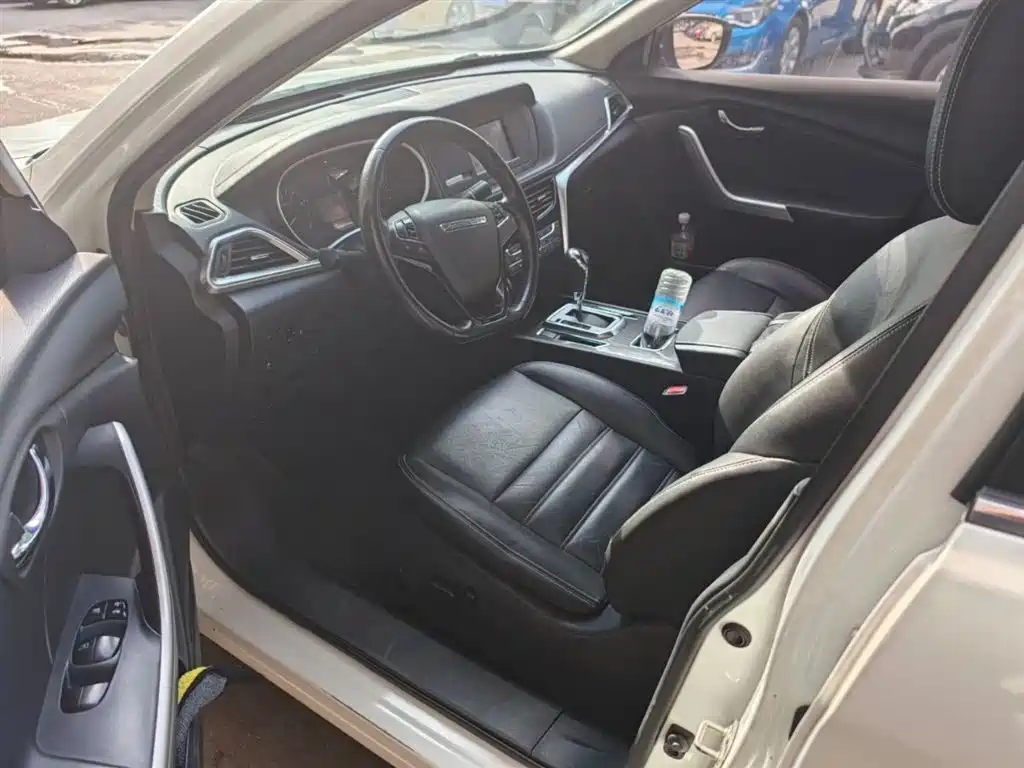Venucia T90 2.0 L CVT Smart Style