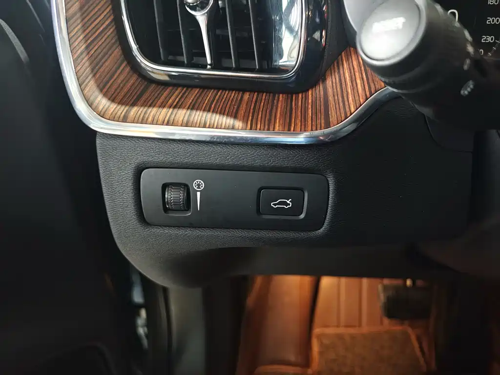 Volvo XC60 T5 4 WD Smart Vision Luxury