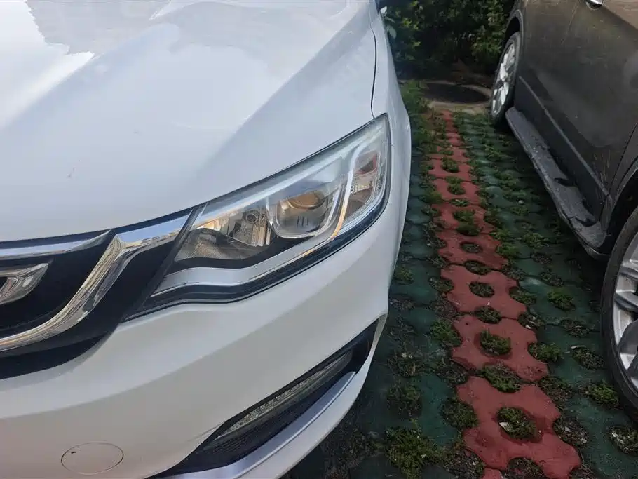 Vision 1.5 L Auto Happy