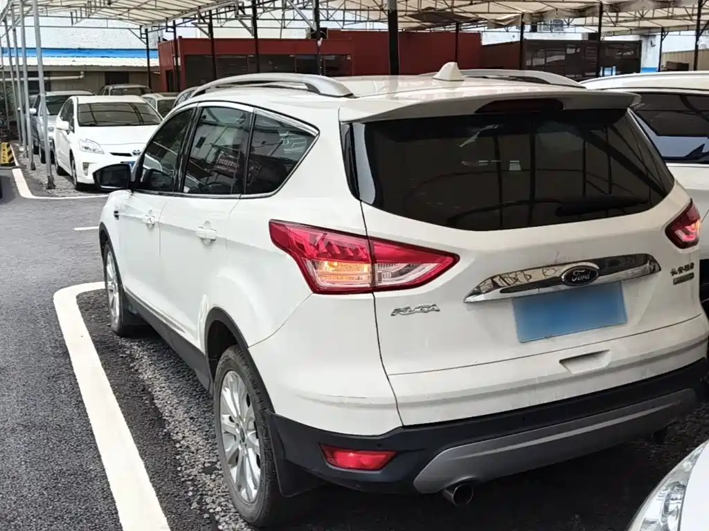 Kuga 1.6 L GTDi 2 WD Style