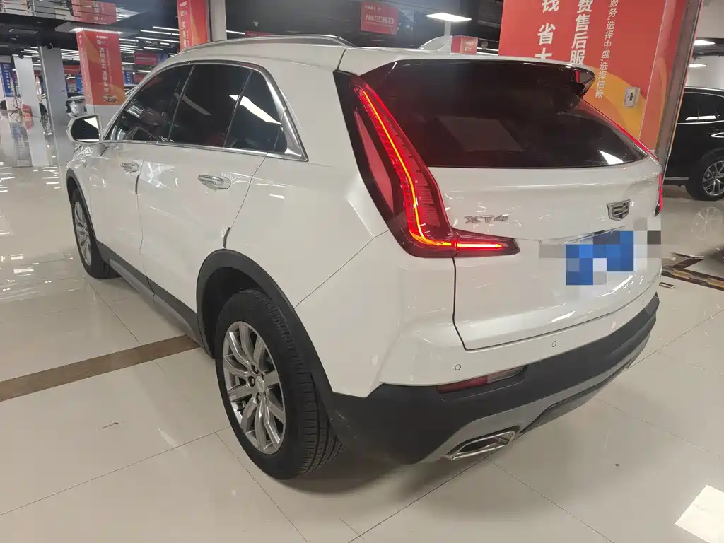 Cadillac XT4 28 T 2 WD Leading