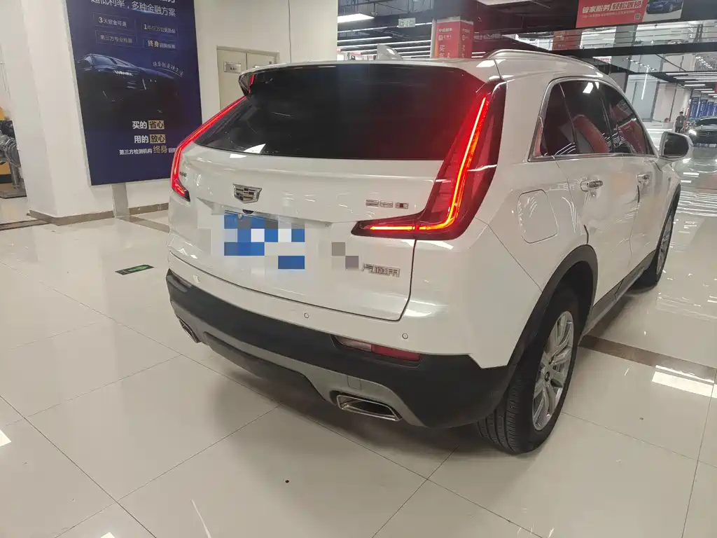 Cadillac XT4 28 T 2 WD Leading