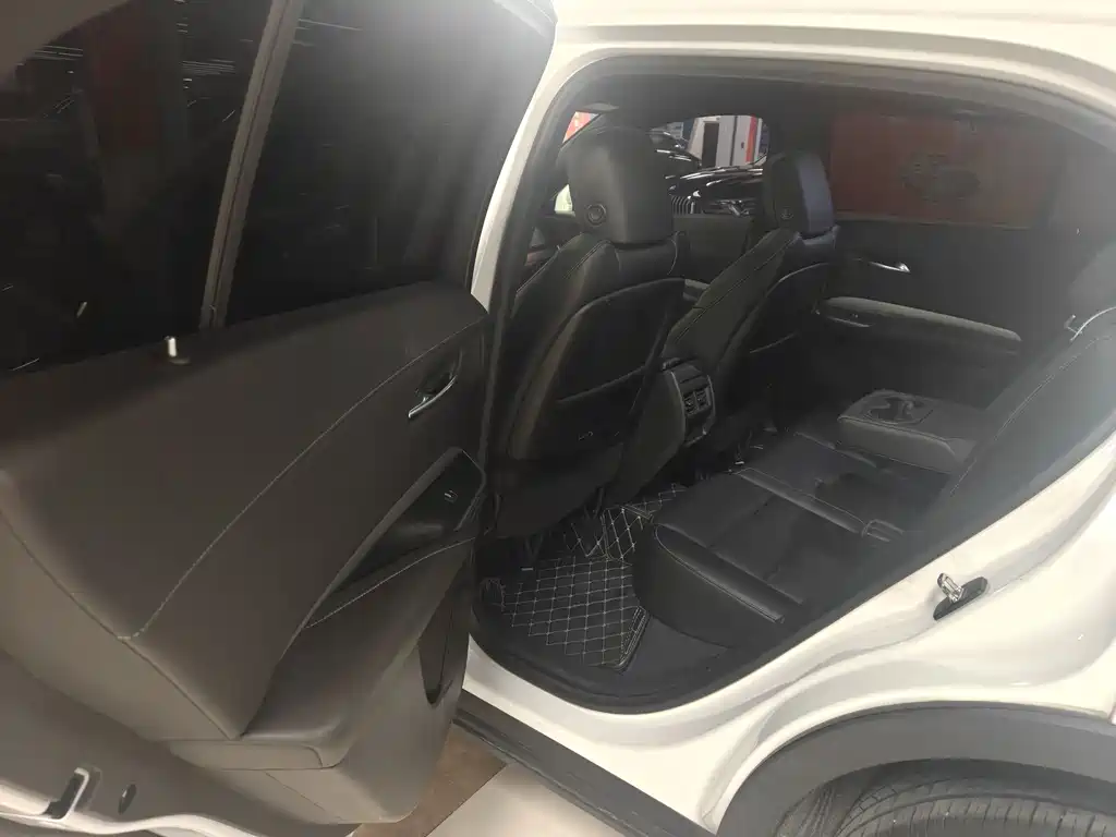 Cadillac XT4 28 T 2 WD Leading