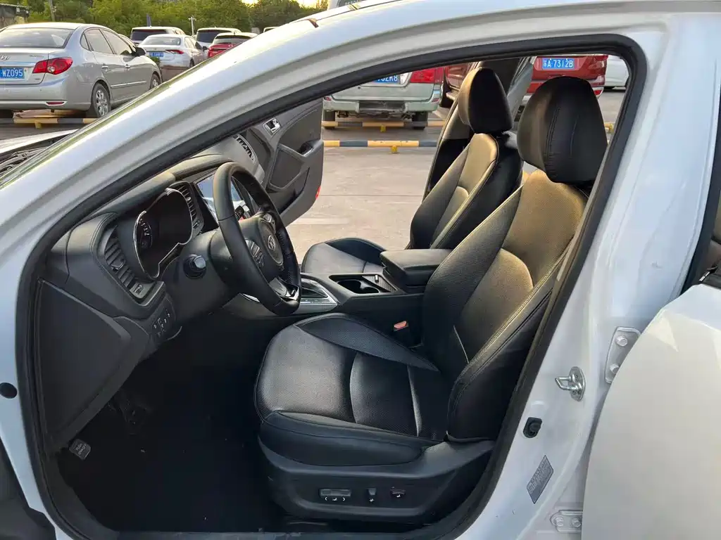 Kia K5 2.0 L Auto Luxury