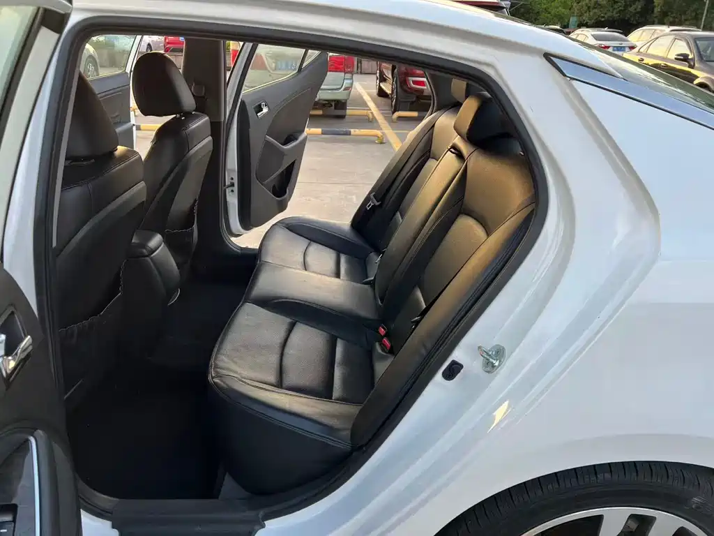 Kia K5 2.0 L Auto Luxury