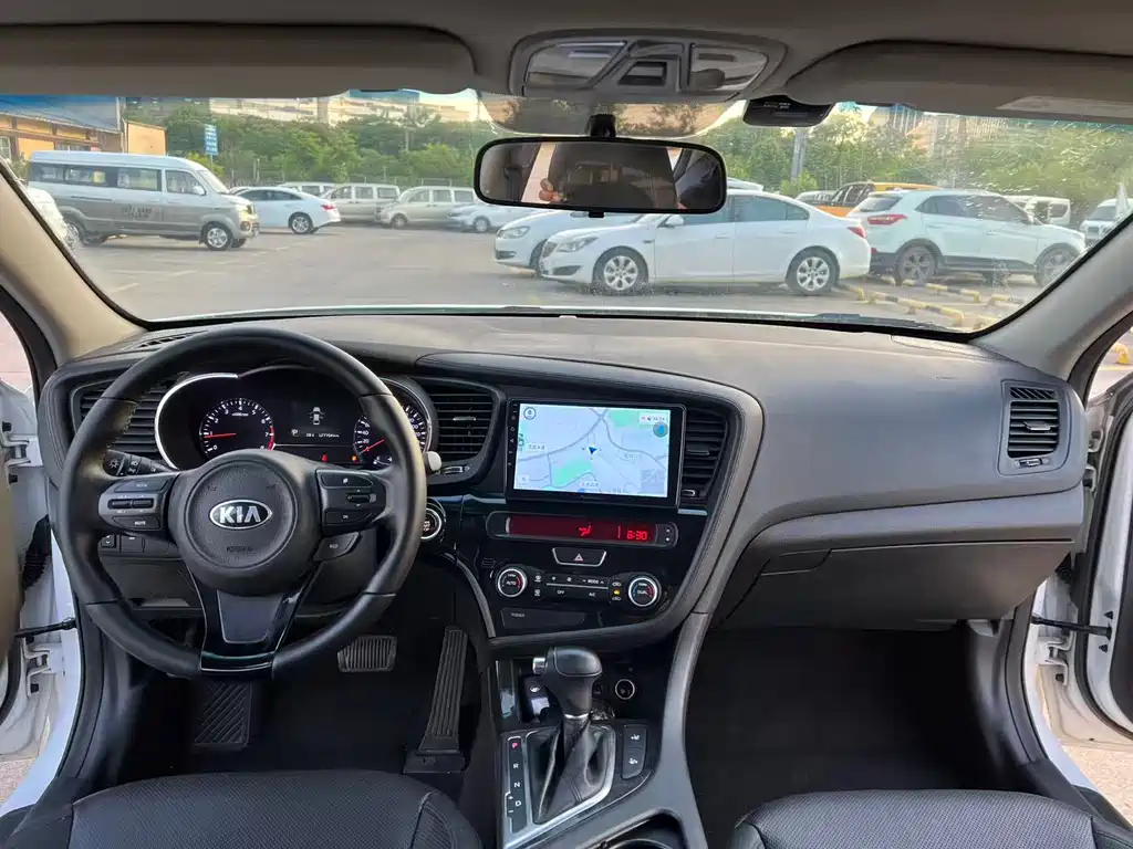 Kia K5 2.0 L Auto Luxury
