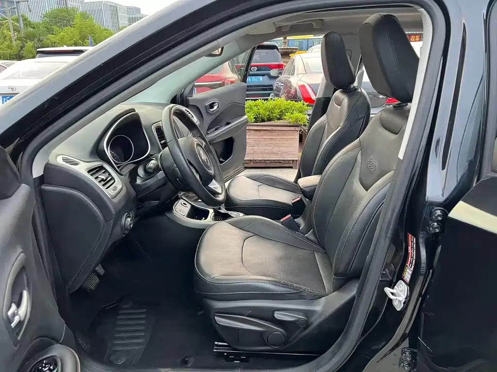 Compass 200 T Auto Home Enjoyment