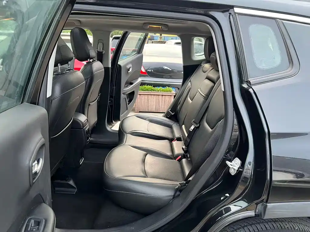 Compass 200 T Auto Home Enjoyment