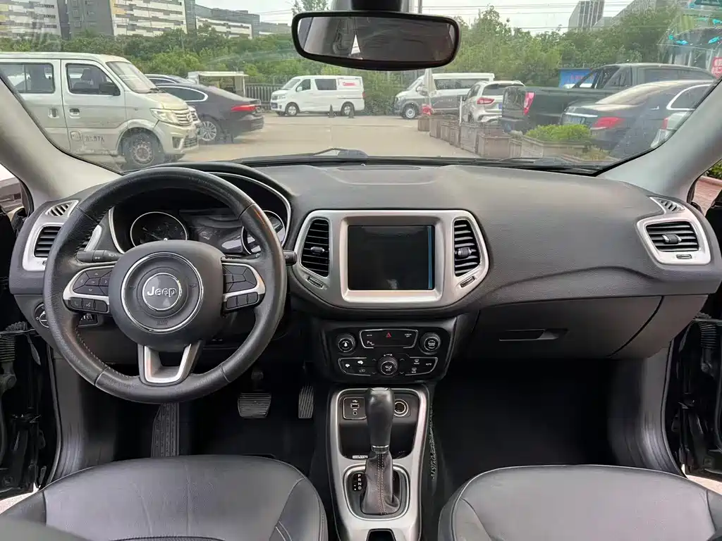 Compass 200 T Auto Home Enjoyment