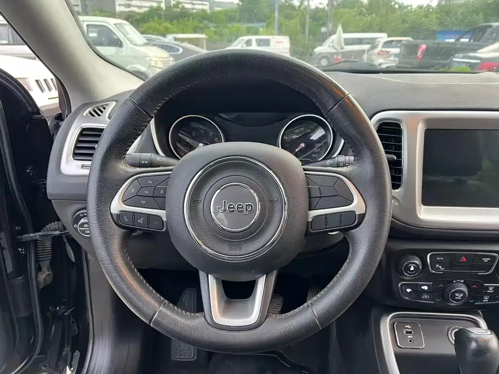 Compass 200 T Auto Home Enjoyment