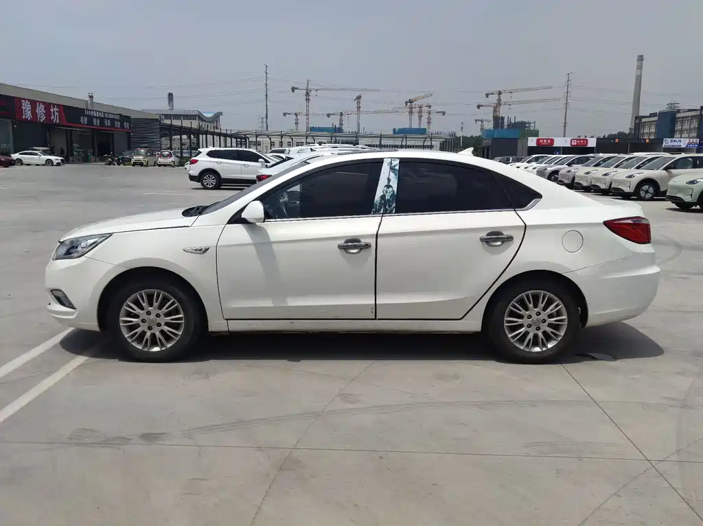 Eado 1.6 L Manual Luxury