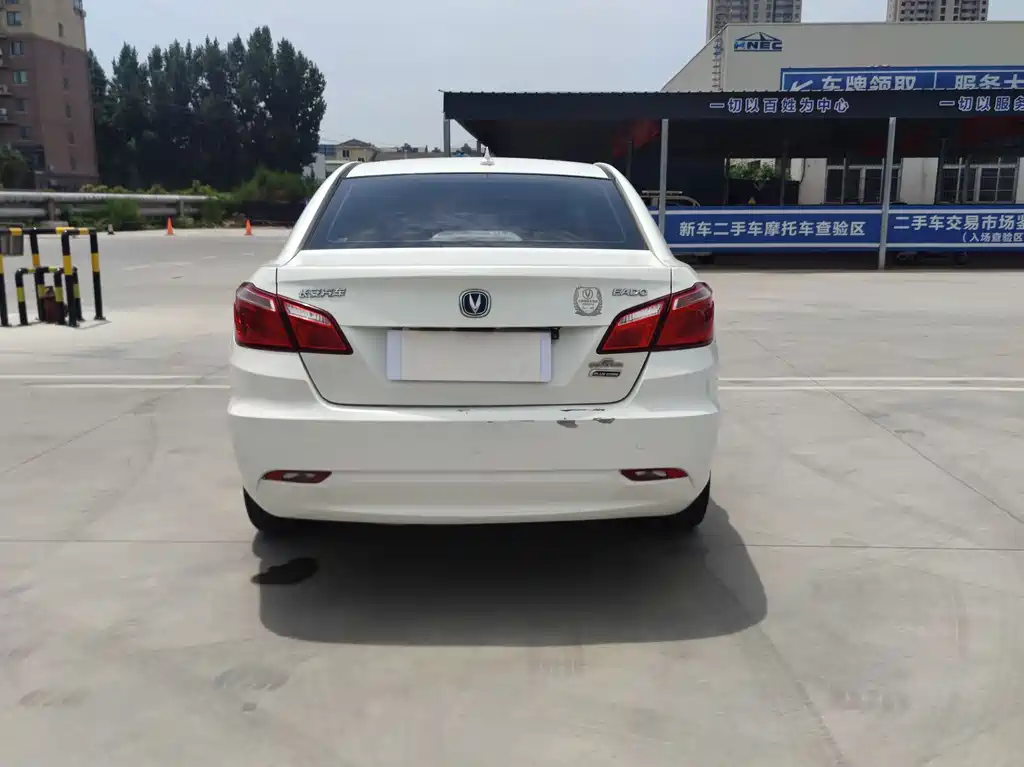 Eado 1.6 L Manual Luxury