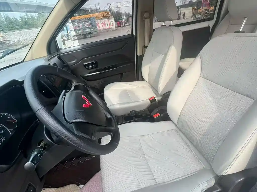 Wuling Hongguang V 1.5 L Power Enjoyment Hydraulic Assist LAR