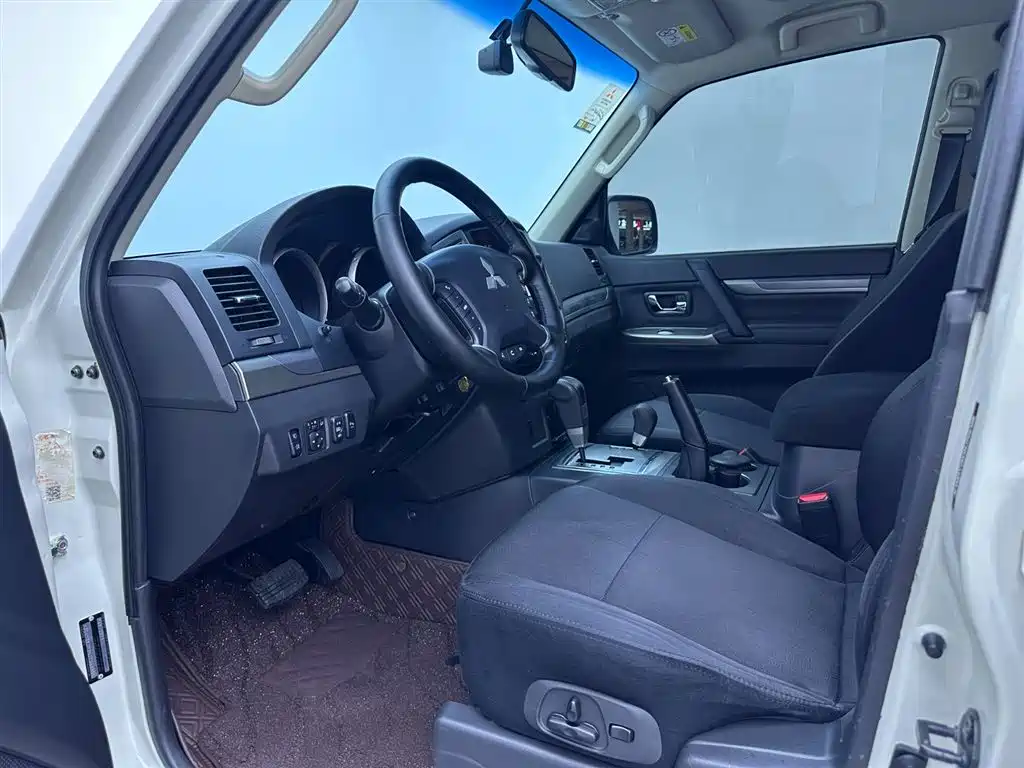 Pajero (Import) 3.0 L Auto Standard