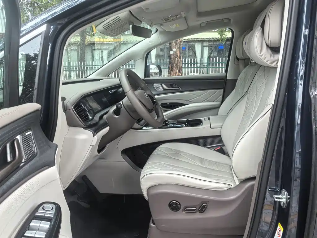 Denza D9 DM-i 970 4 WD Flagship