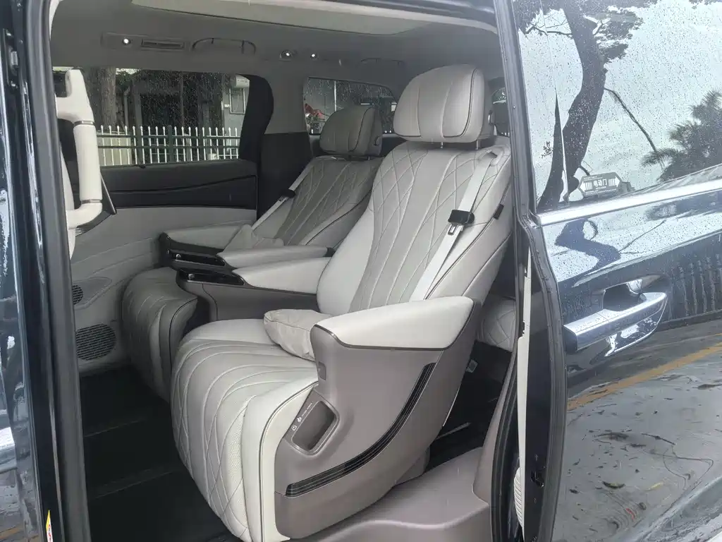 Denza D9 DM-i 970 4 WD Flagship