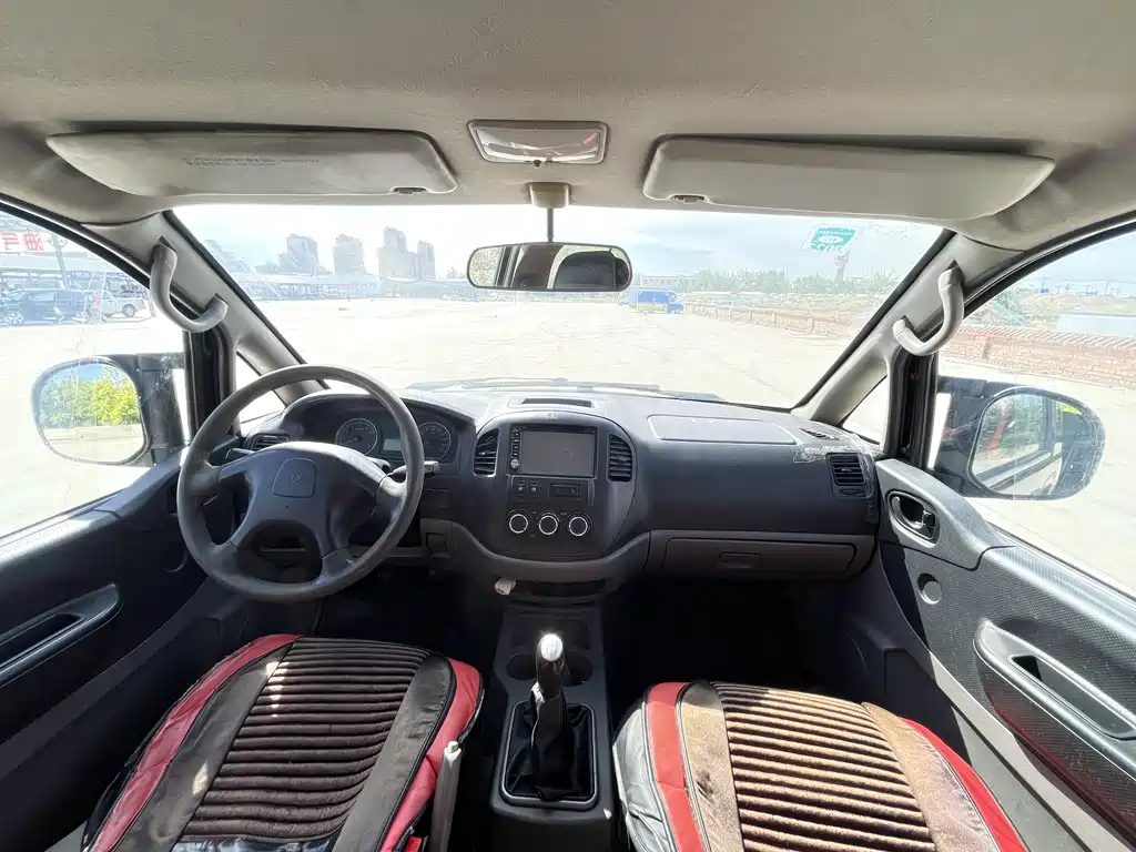 Lingzhi M3 1.6 L 7-seat Standard